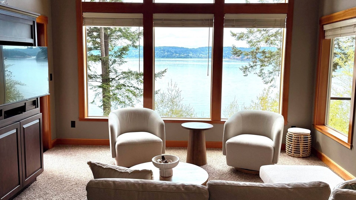 La Conner House | Oceanfront Home with Private Beach Access