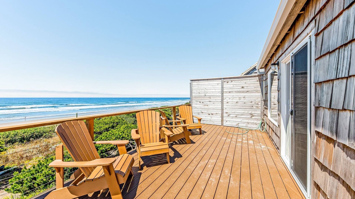 Edgewater Shores House | Oceanfront, Hot Tub, Sleeps 23-62!