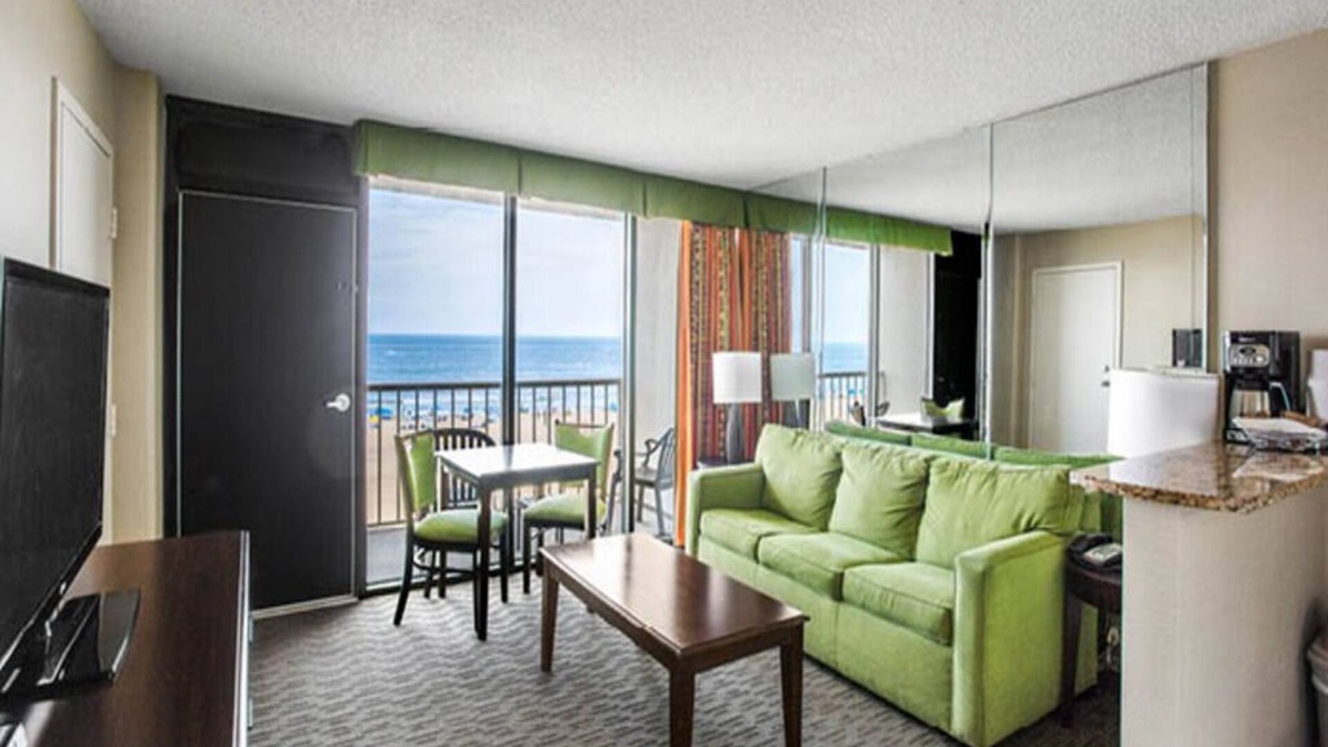 Northeast Virginia Beach Resort | Oceanfront in Virginia Beach with balcony overlooking the beach