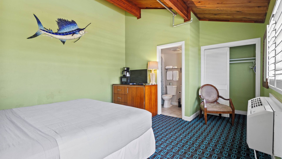 Fort Pierce Hotel | Oceanfront Inn, Inlet View, Standard Room, King Bed, #14