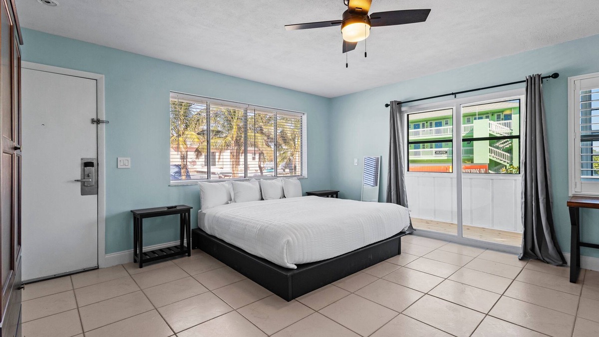 Fort Pierce Hotel | Oceanfront Inn Room #1 - Partial Ocean View, King Bed
