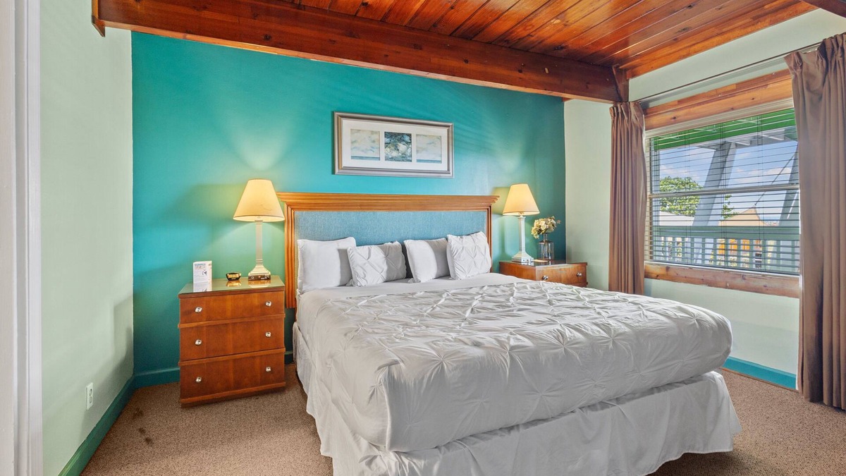 Fort Pierce Hotel | Oceanfront Inn Room #7 - Partial Ocean View - King Bed