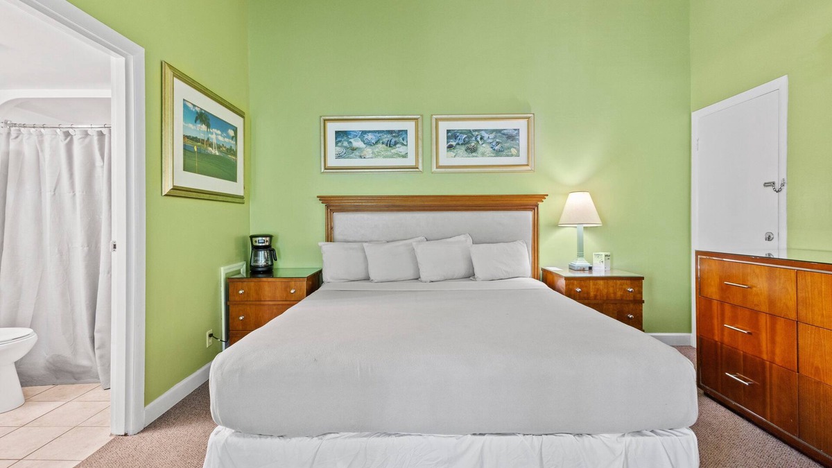 Fort Pierce Hotel | Oceanfront Inn Room #11- Standard Room - King Bed
