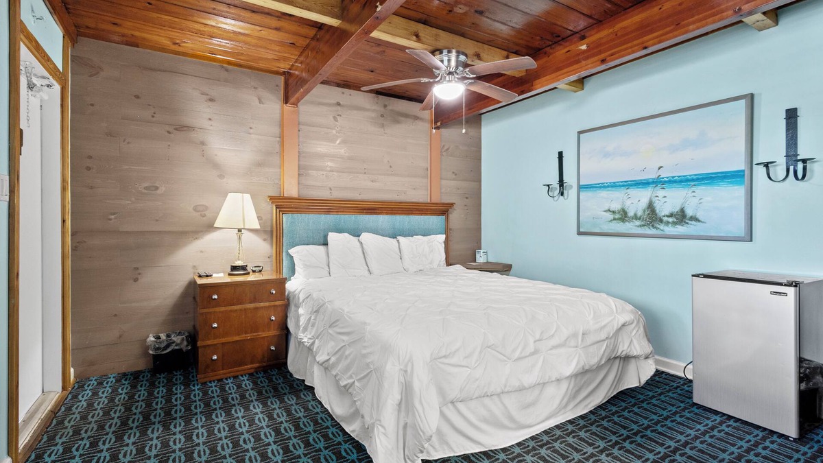 Fort Pierce Hotel | Oceanfront Inn, Town View, King Bed, #5