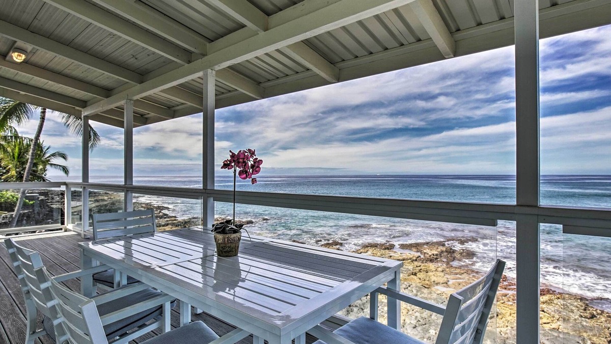 Historic Kailua Village House | Oceanfront Kona Home w/Beach Access & Views!