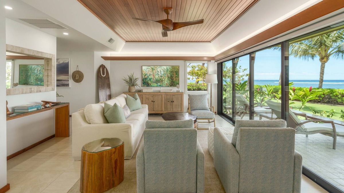 Historic Lahaina Front Street Condo | Oceanfront luxury 3bd condo on Baby Beach