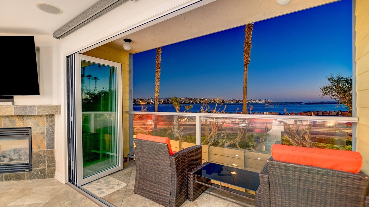 South Mission Beach Condo | OCEANFRONT LUXURY—Summer booking fast so Hurry and book!