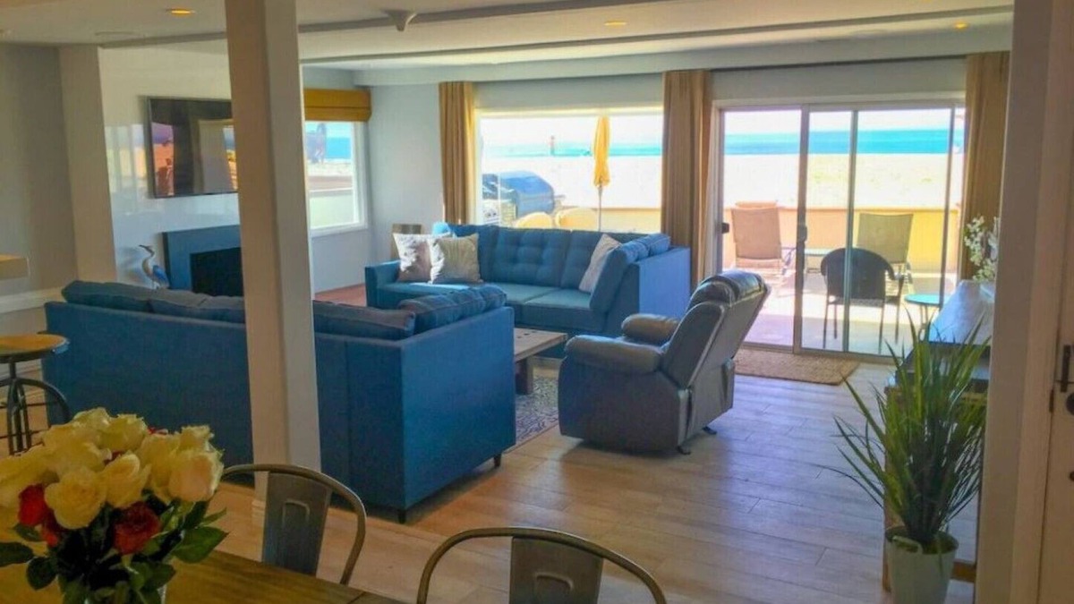 West Newport Condo | Oceanfront Luxury Upgraded 3 bdr/2 bth, a/c, fireplace & patio w/bbq,