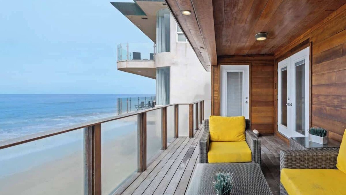 California House | Oceanfront Malibu Retreat