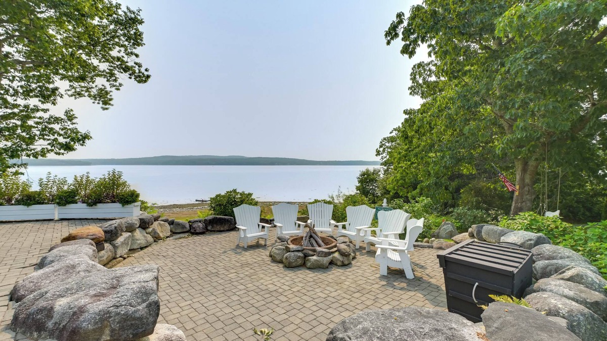 Stockton Springs House | Oceanfront Mid-Coast Maine Home w/Private Beach!