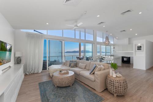 Townsville Apartment | Oceanfront Modern Penthouse with Panoramic Views