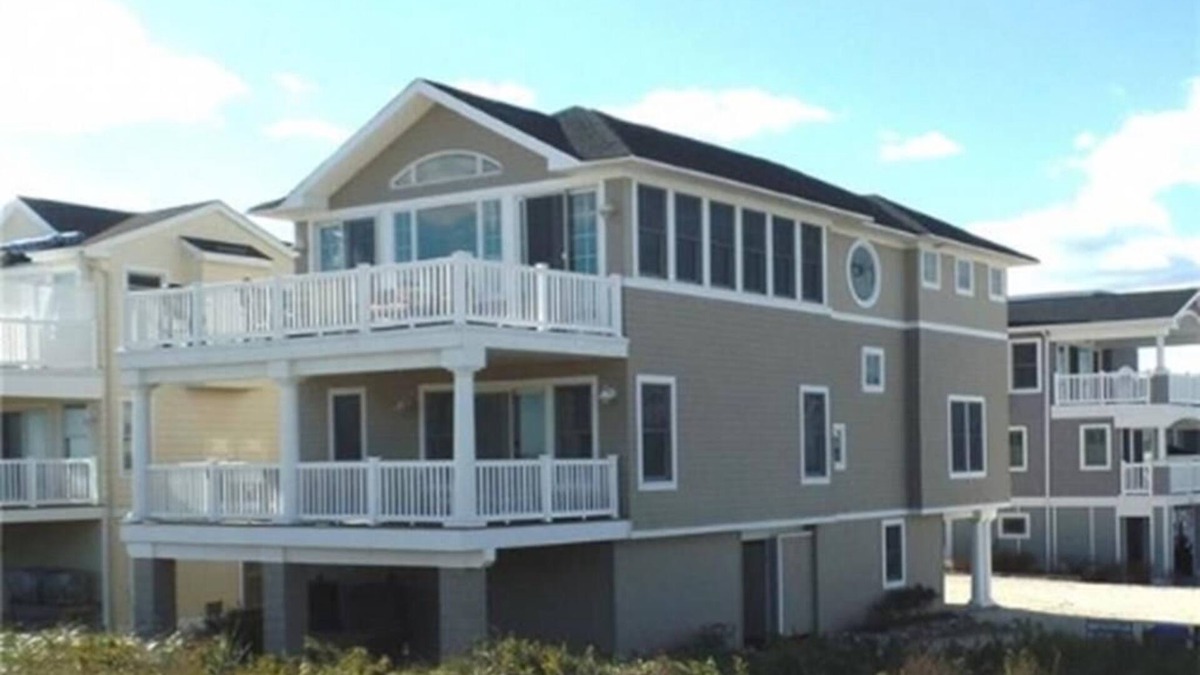 Harvey Cedars House | Oceanfront. Ocean views. WIFI. Beach Badges. Decks. Spectacular Oceanfront -.