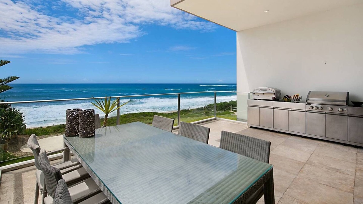 The Entrance North Apartment | Oceanfront Penthouse, Stylish and Luxurious.