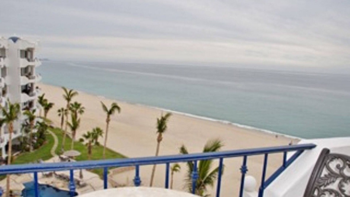 San Jose del Cabo Condo | Oceanfront Penthouse- Steps to the Beach, Luxury rental