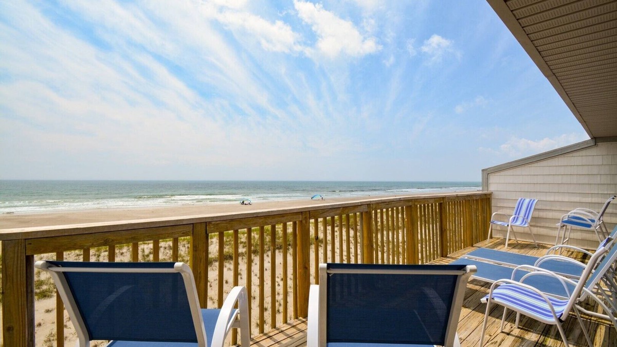 Topsail Beach Condo | Oceanfront Queen's Grant Condo - Pool, Boat Ramp, Dock
