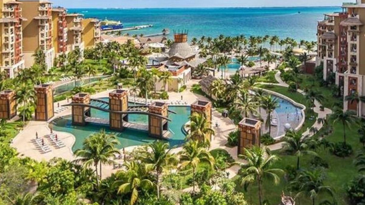 Playa Mujeres Villa | 🌞🏖️ OceanFront Resort Studios at Lux Villa Del Palmar @MyBeachSuites