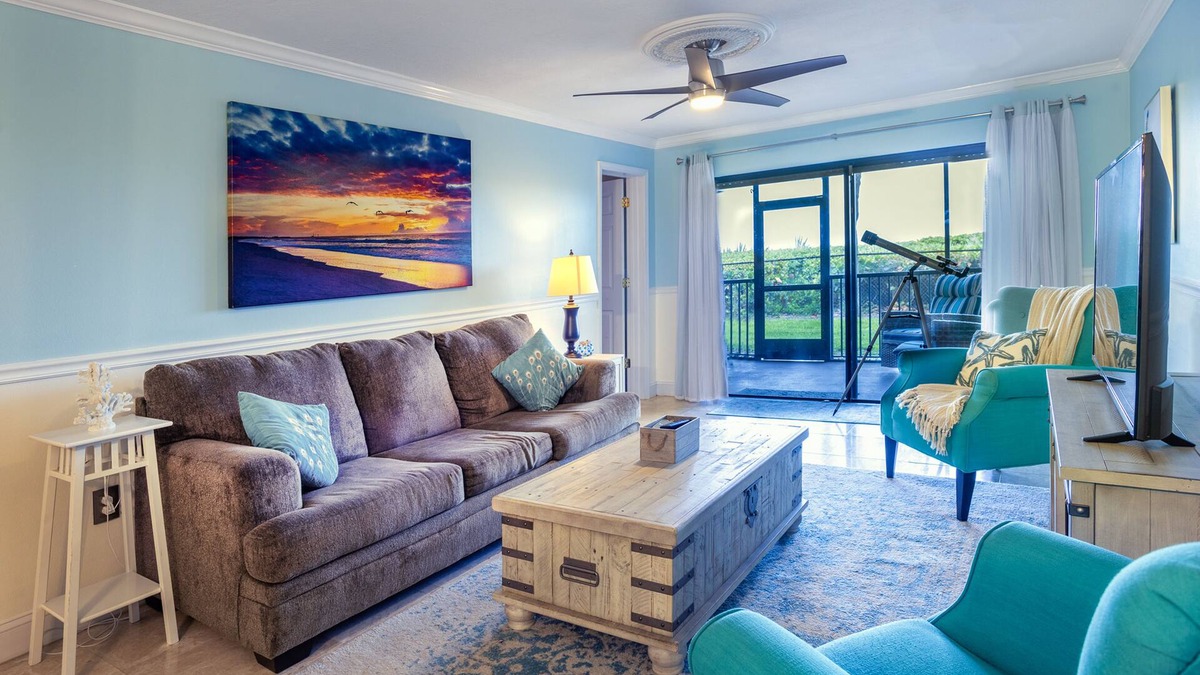 Chandler Park Apartment | Oceanfront retreat with pool and sauna access, patio, deep tub - dog-friendly