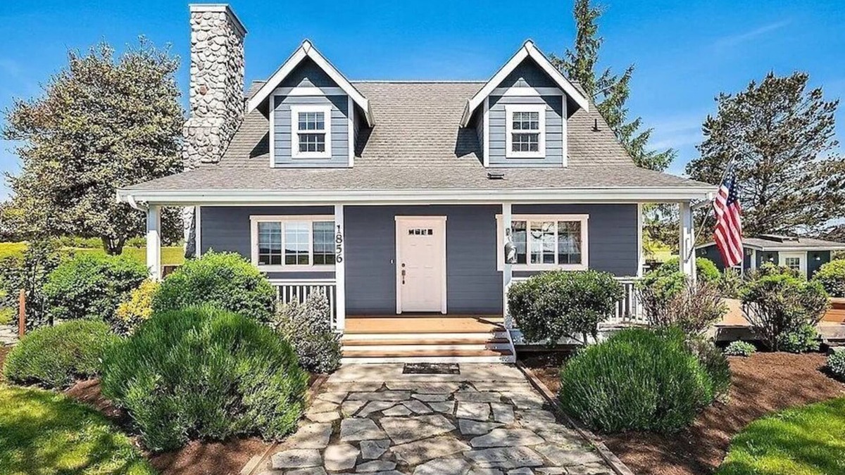Oak Harbor House | Oceanfront Retreat w/Hot Tub, Game Room & Views – Sleeps 12