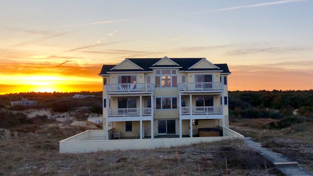 Carova Beach House | OceanFront Row,Private Pool,New Hottub,Sleeps 16,PetFriendly,Beachfront&Updates!