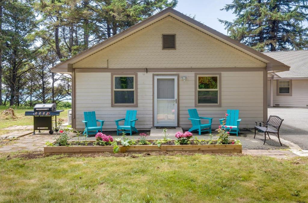 Smith River House | Oceanfront Smith River Cottage Beach Access!