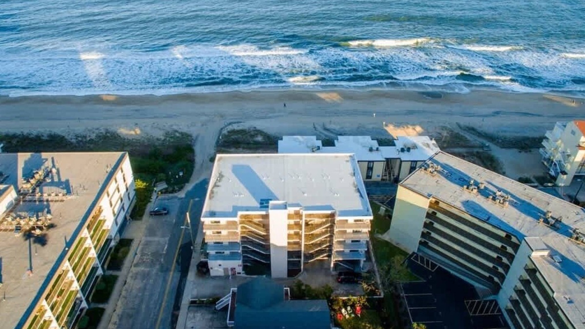 Midtown Ocean City Condo | Oceanfront Stay King Bed Private Balcony