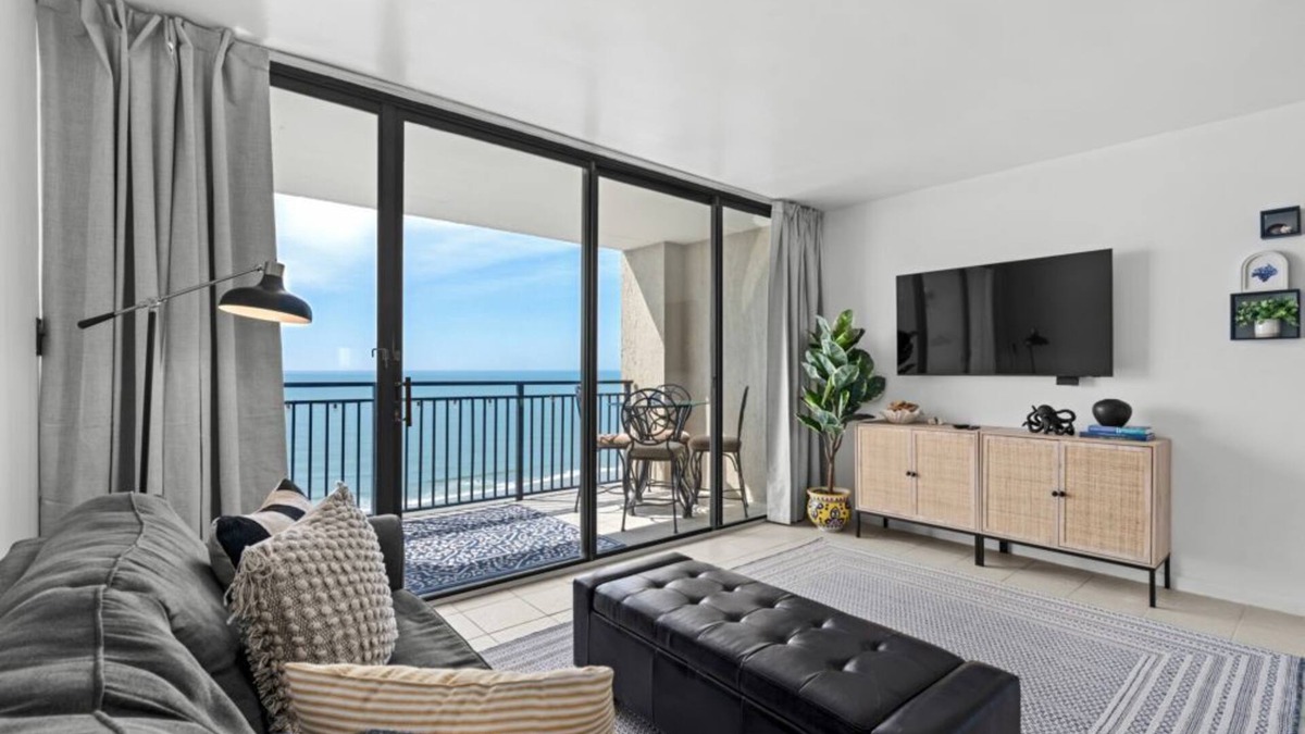 Myrtle Beach Condo | Oceanfront Stay with Private Balcony