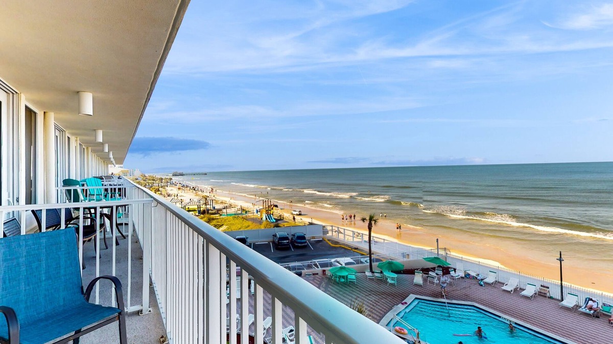 Lenox Park Apartment | Oceanfront studio near golf with beach access, pool, hot tub & fitness room