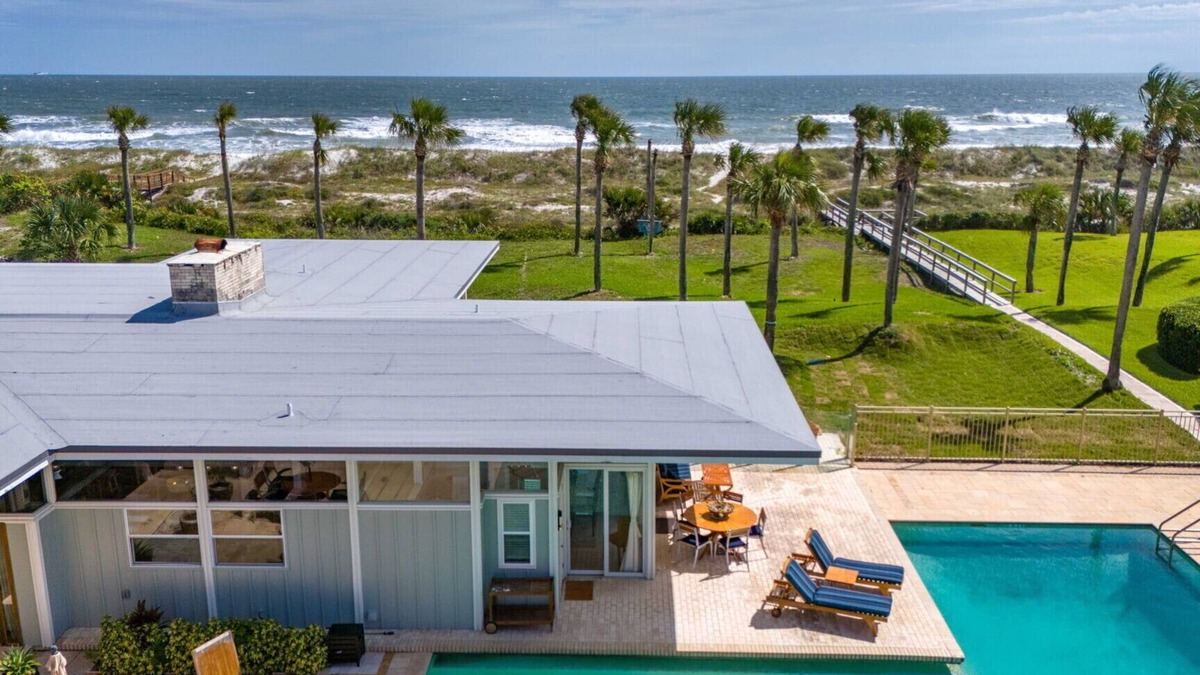 Atlantic Beach Apartment | Oceanfront unit in the mid-century modern 1.7 acre Atlantic Beach Estate