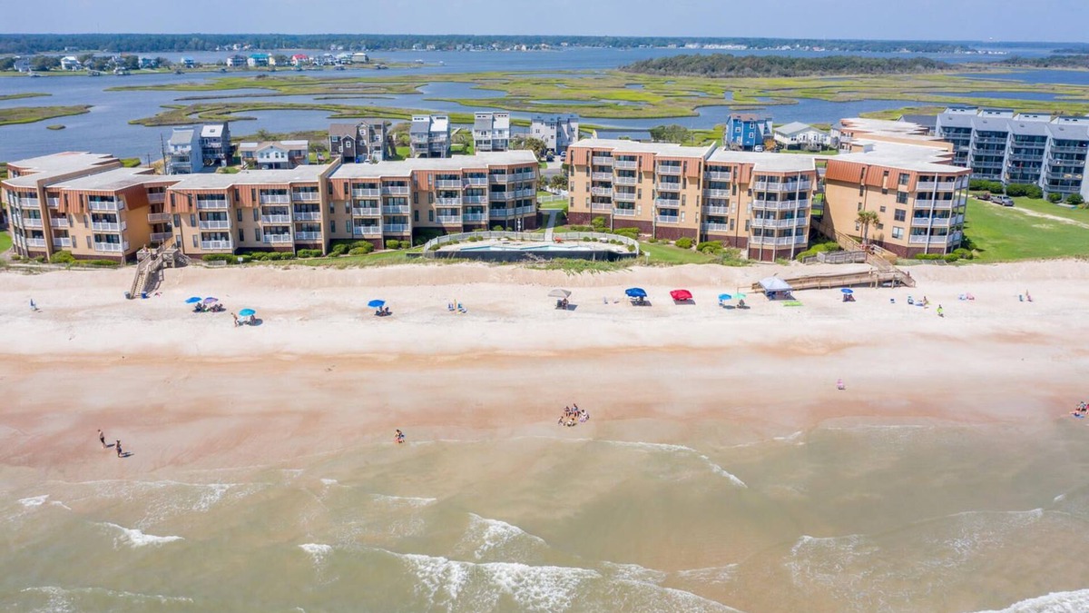 Sneads Ferry Condo | Oceanfront End Unit 2BR Condo - Linens Included