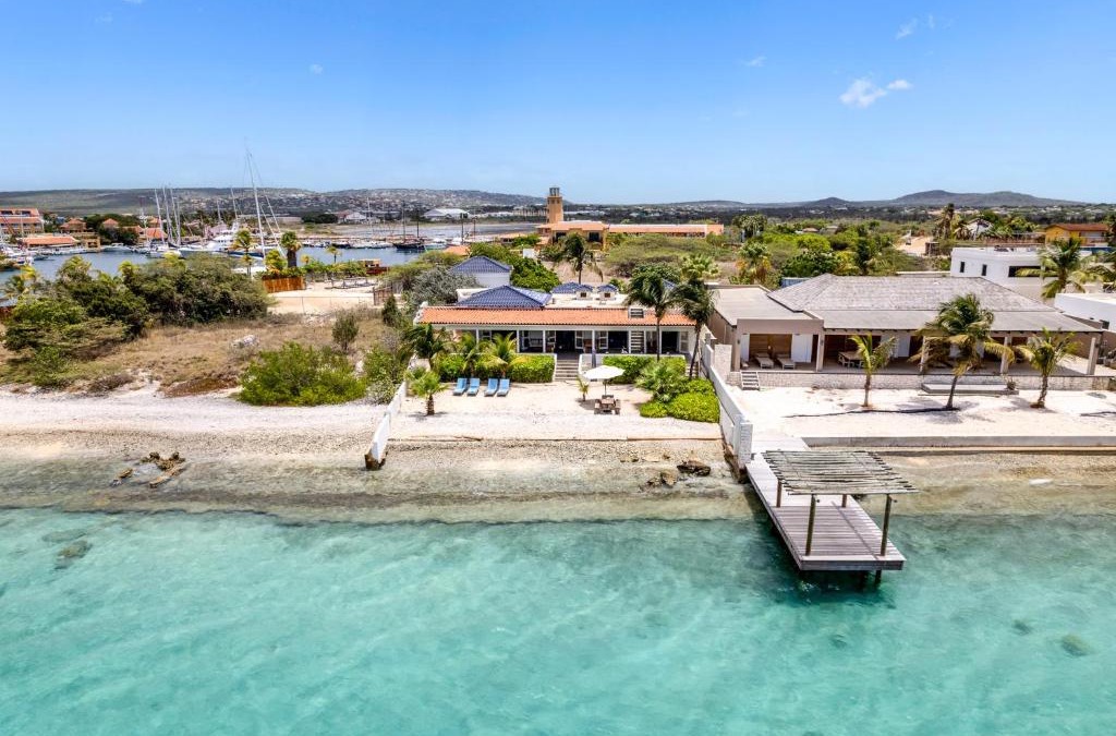 Kralendijk Villa | Oceanfront - Villa Port of Call -