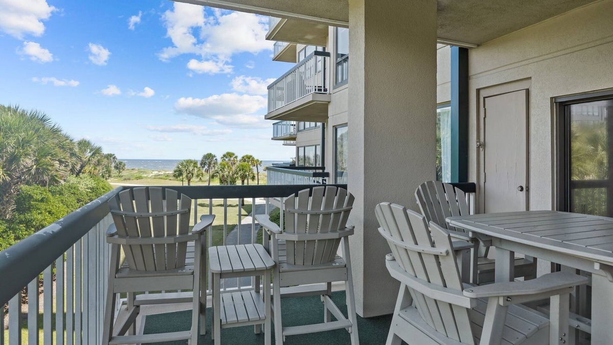 Charleston County Condo | Oceanfront Villa 1111 Hot Tub & Community Pool! Great Views!