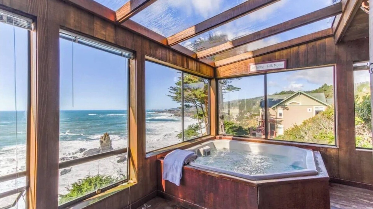 Gualala House | Oceanfront w/sweeping views, decks, hot tub and dog friendly!Gualala/Sea Ranch