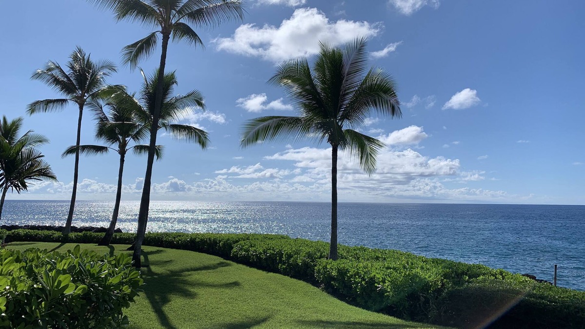 Kahaluu Bay Condo | Oceanfront with AMAZING Views and AC! 2 Bedroom, 2 Bath Corner Unit KKSRC #3104