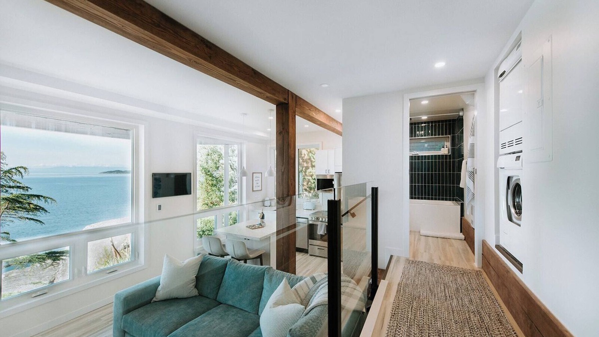 Halfmoon Bay Apartment | Oceanfront Wood Fired Tub - Studio Sacré