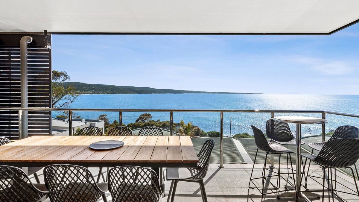 Lorne Apartment | Oceania 4 - Modern, stylish and unbeatable views over Louttit Bay