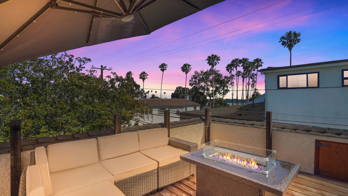 Belmont Shore House | Oceanpark Oasis, Ocean View Balcony, 3 BD, King Bed, 5 Min Walk to Beach, Arcade