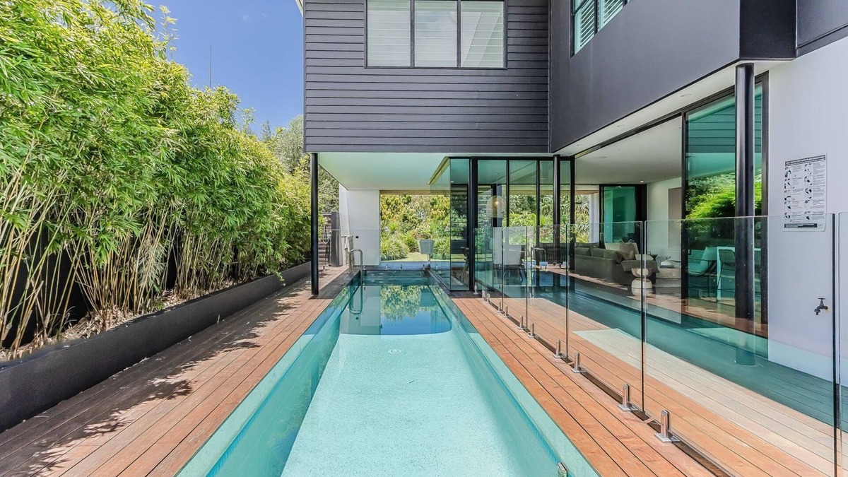 Casuarina House | Oceans Echo - Beachfront luxury holiday home
