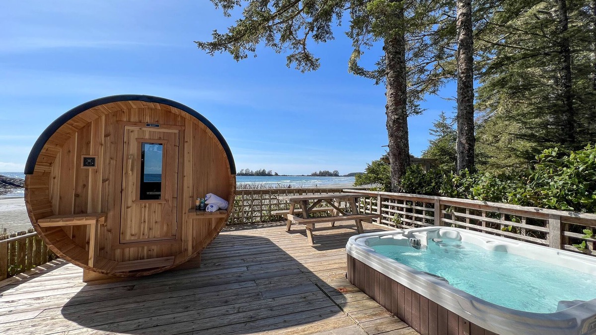 Tofino House | Oceans Edge-Chesterman, Barrel Sauna, Hot Tub, Pet