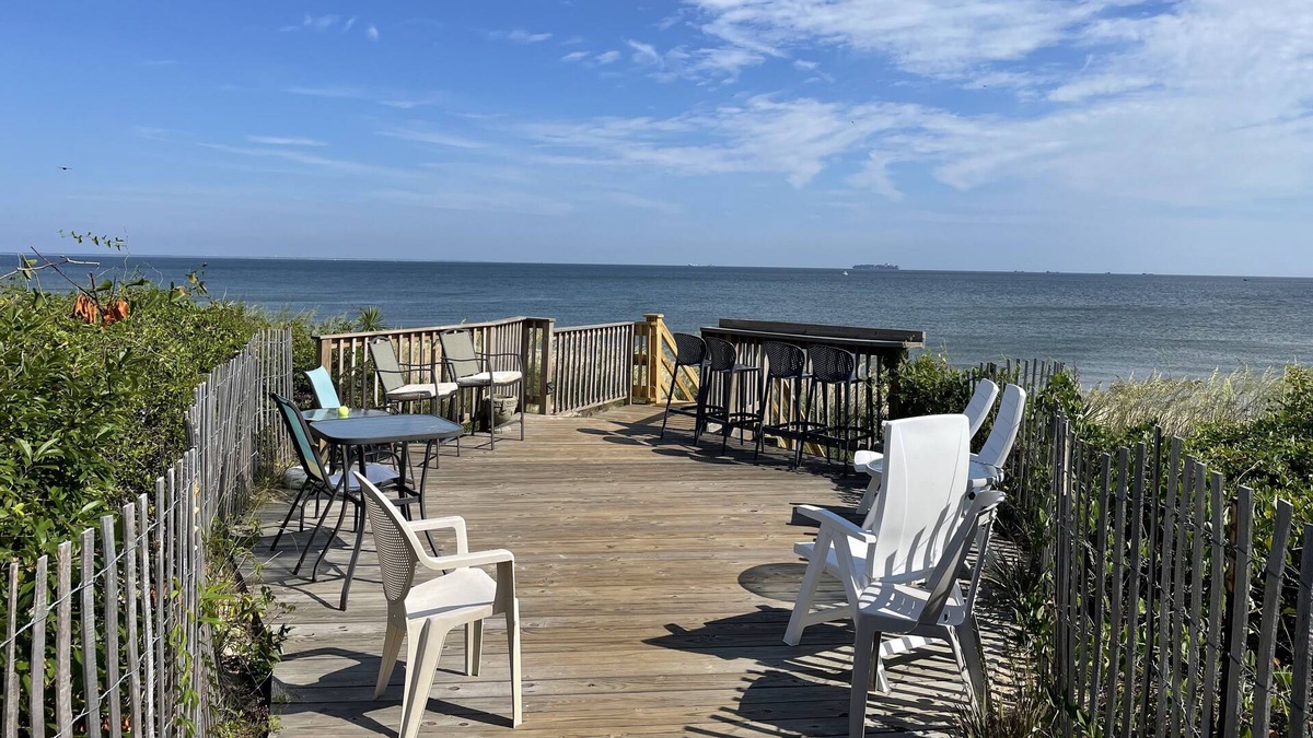 East Ocean View Condo | Oceanside 3 story condo w/ private beach access 2BD/1 Full, 2 1/2 BA