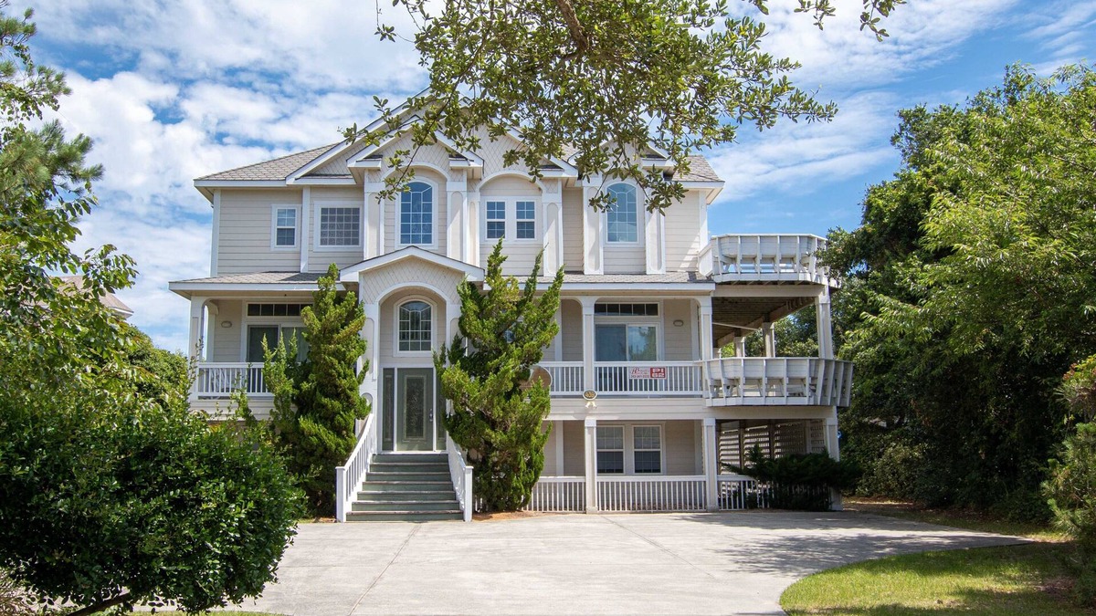 Pine Island House | Oceanside, 8 BRs, Private Pool, Hot Tub, Close to Beach Access, PI62, Jewel of the Isle