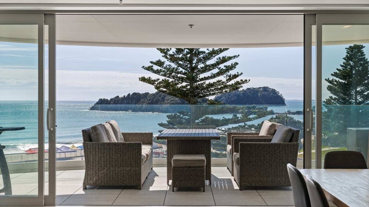 Mount Maunganui Apartment | Oceanside Bliss Absolute Beachfront Stunning Views