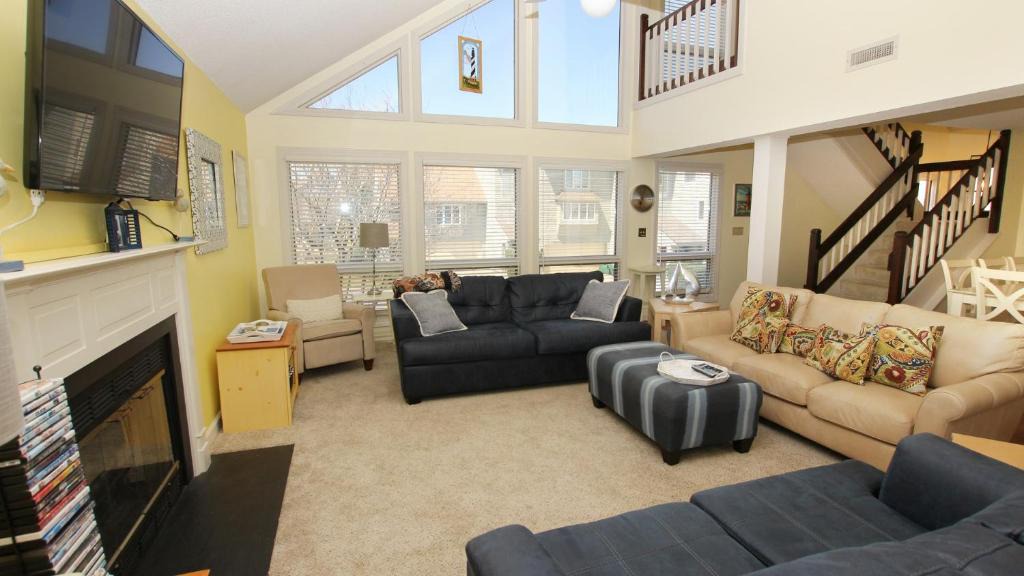 Corolla Light House | Oceanside, close to beach, community amenities! 648, Landshark