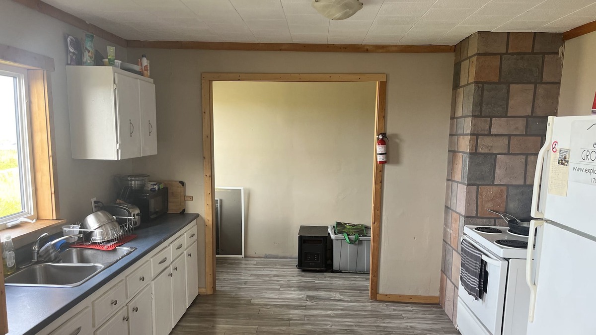 Sally's Cove Cottage | Oceanside Cottage with 2 Bedrooms, 2 Bathrooms. Large Deck for sunset watching