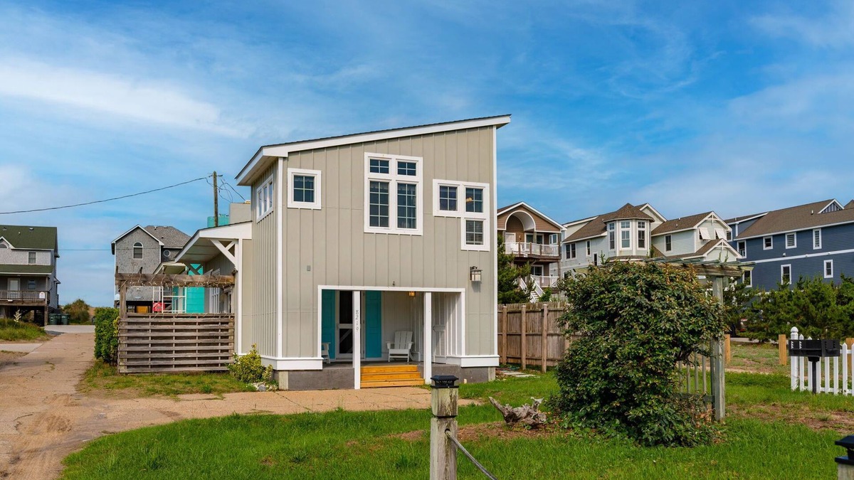 South Nags Head Cottage | Oceanside Cottage Steps from the Beach! The Gray Sandcastle!