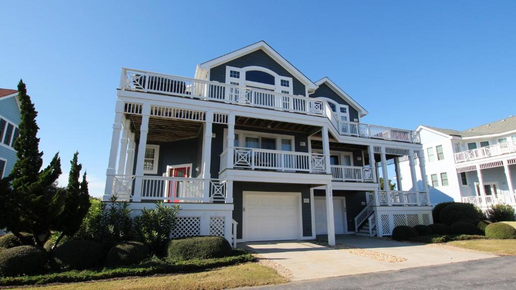 Buck Island House | Oceanside, Dogs Welcome, Hot Tub, Close to Shopping, BU13A, Tropical Dreams A