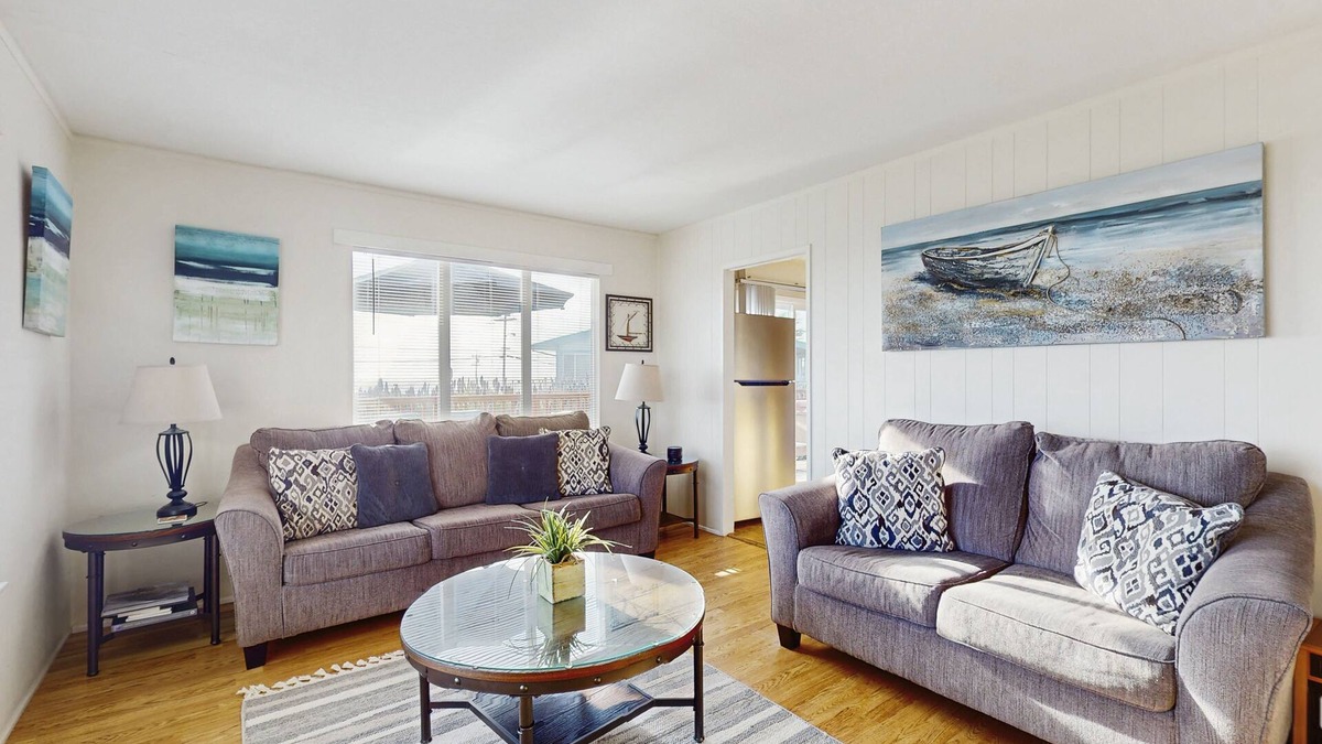 Bodega Bay Cottage | Oceanside Home Short Walk to Two Beaches w/Free WiFi, Private Hot Tub, & Deck