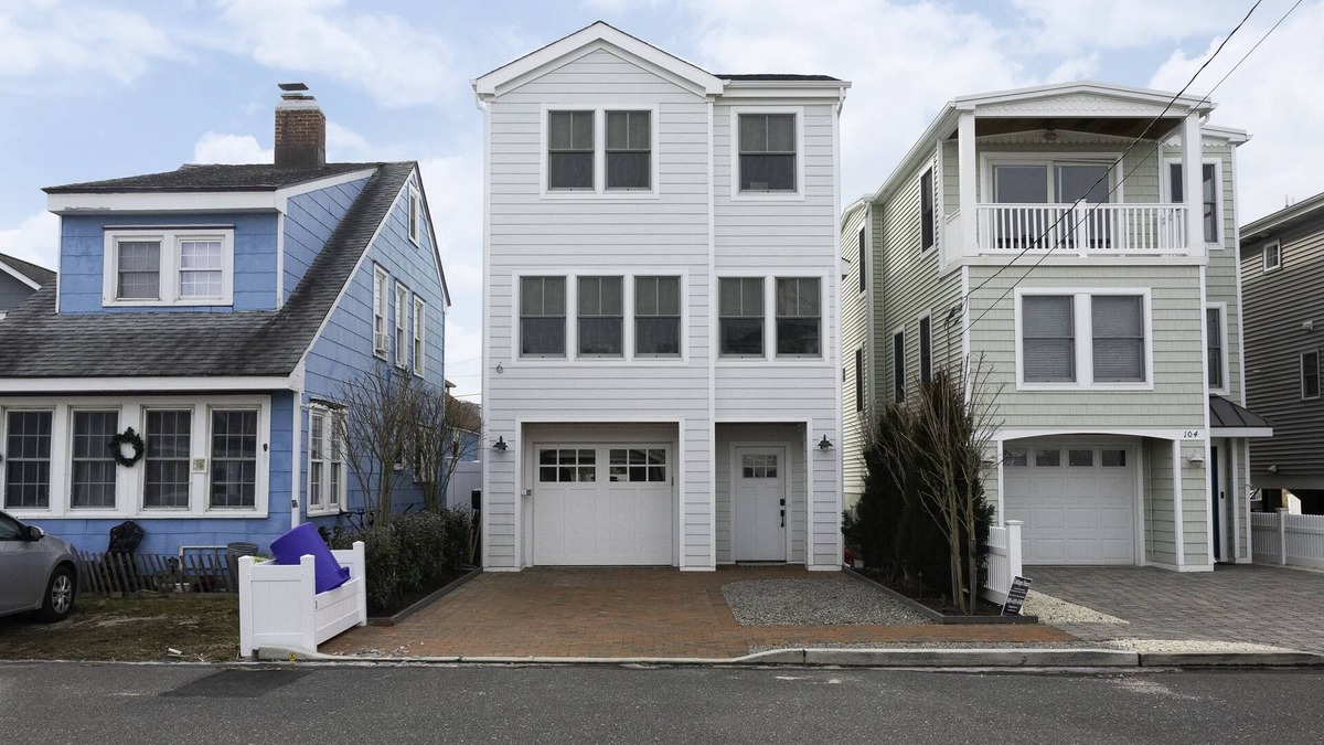 Ship Bottom House | Oceanside home with plunge pool! Pet friendly!