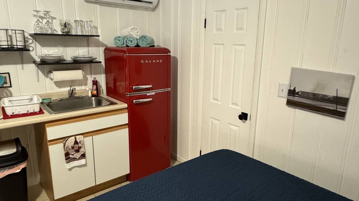 Hampton Apartment | Oceanside Motel Room! The best surfing on the coast!