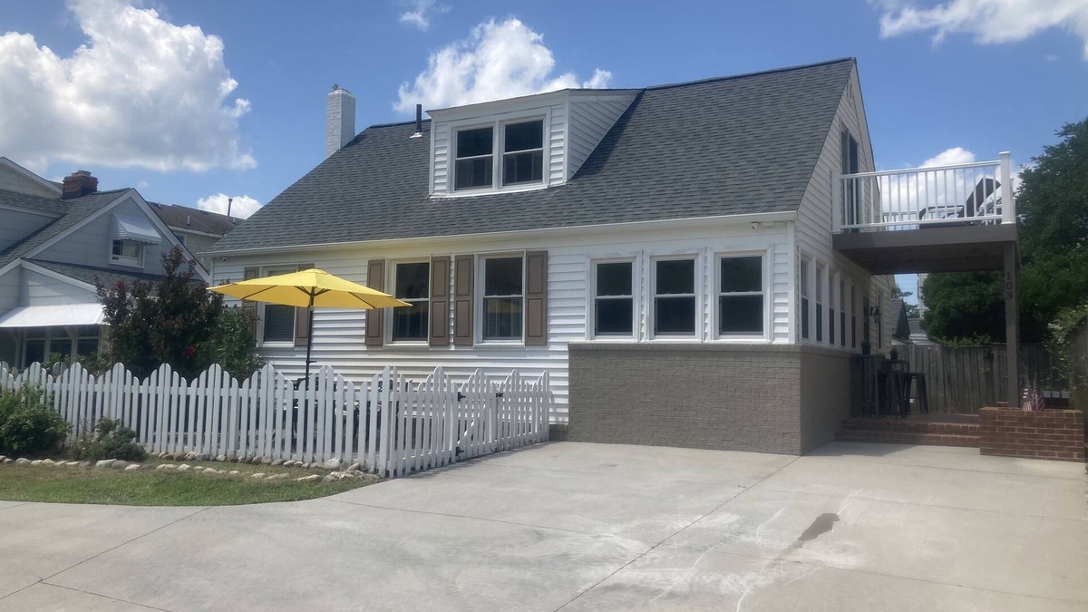 Northeast Virginia Beach Cottage | Oceanside North End Cottage