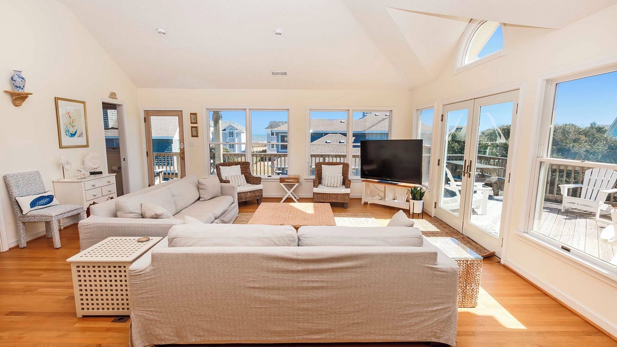 Corolla Light House | Oceanside, Private Pool, Hot Tub, Close to the Beach Access, 225, Glory Be